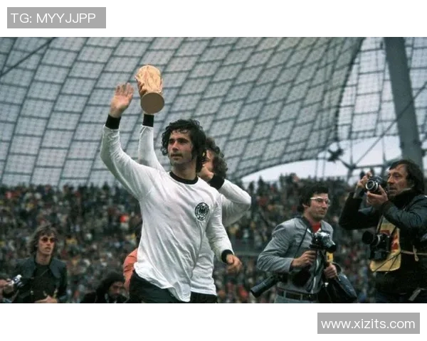 德国足球明星的辉煌历史与成就解析：从贝肯鲍尔到穆勒的时代变迁